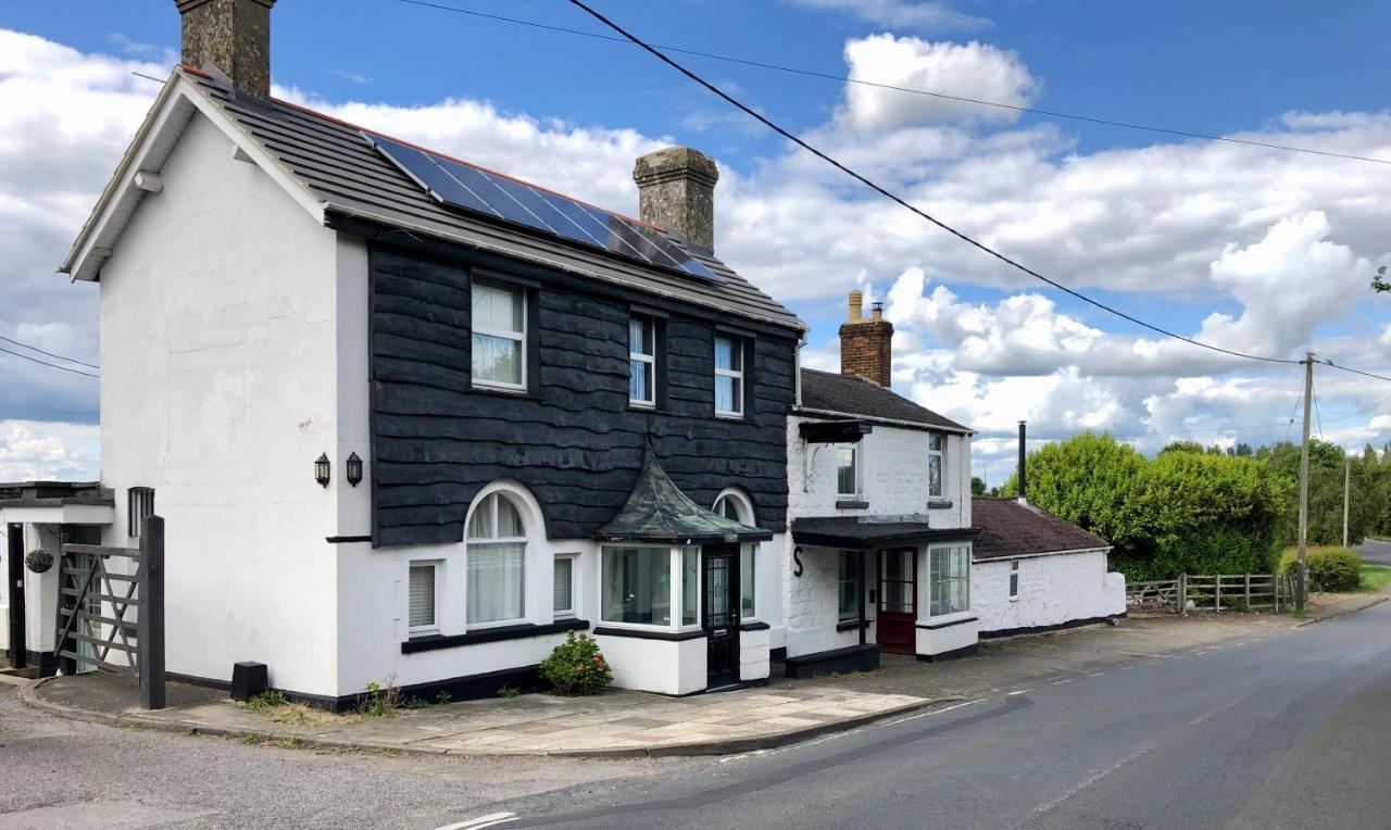The Old Tavern Annex Swindon Exterior foto
